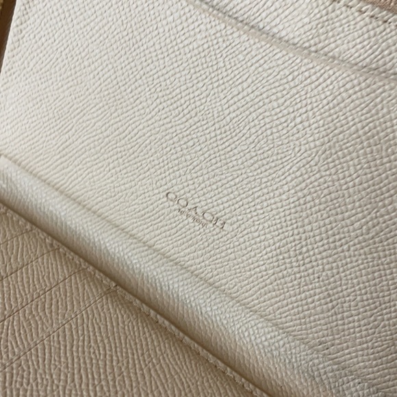 Mini Coach wristlet - Picture 5 of 6